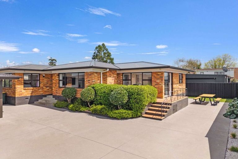 Photo of property in 32 Sandspit Road, Waiuku, 2123