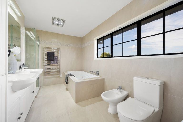 Photo of property in 38 Venus Place, Half Moon Bay, Auckland, 2012