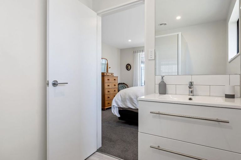 Photo of property in 14 Grey View Grove, Rangiora, 7400