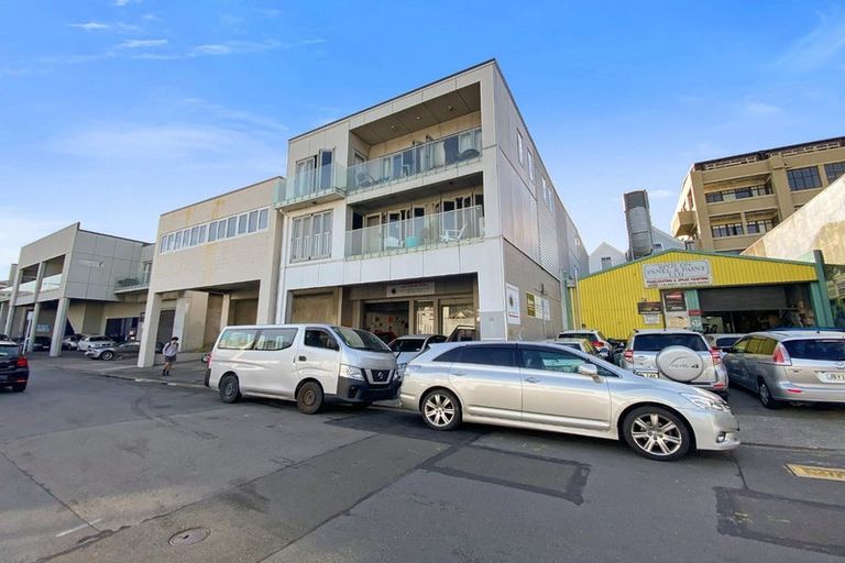 Photo of property in 2/35 Home Street, Mount Victoria, Wellington, 6011