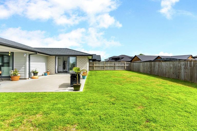 Photo of property in 28 Kerr Crescent, Patumahoe, 2679