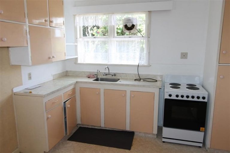 Photo of property in 12 Mawney Road, Henderson, Auckland, 0610