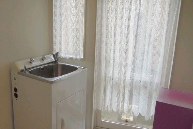 Photo of property in 14a Cypress Place, Sunnynook, Auckland, 0620