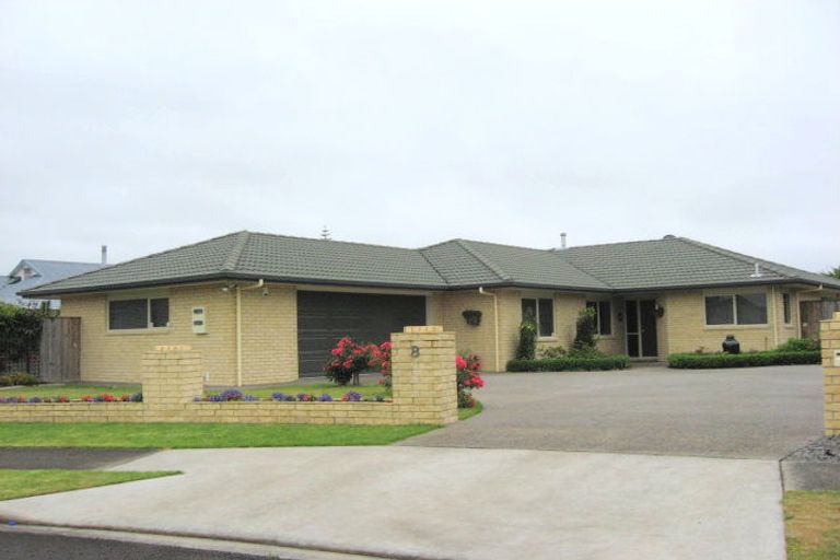 Photo of property in 8 Heenans Way, Rosehill, Papakura, 2113