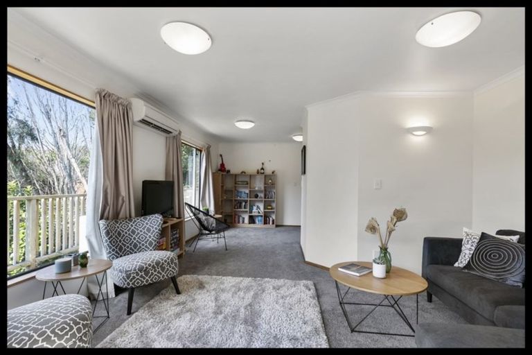 Photo of property in 32 Silverstream Road, Crofton Downs, Wellington, 6035