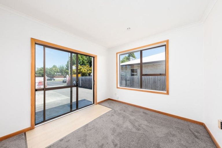 Photo of property in 122 Yaldhurst Road, Sockburn, Christchurch, 8042