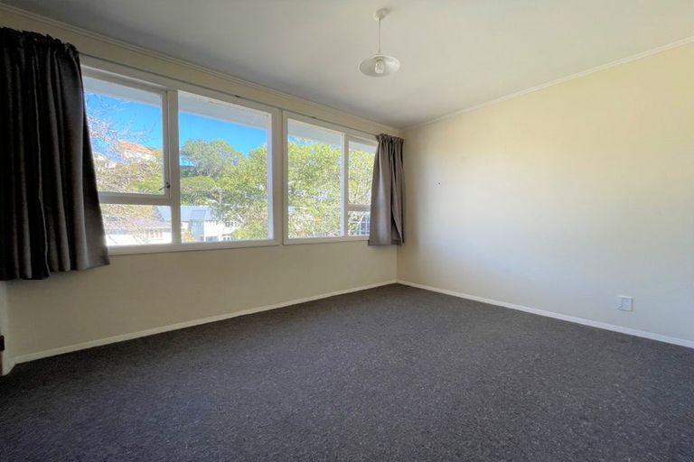 Photo of property in 32 Ngaio Road, Kelburn, Wellington, 6012
