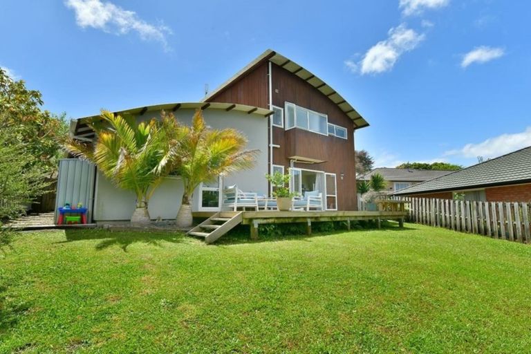 Photo of property in 2/18 Ellenbury Place, Stanmore Bay, Whangaparaoa, 0932