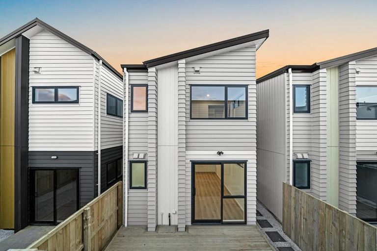 Photo of property in 22 Whare Kauri Road, Papakura, 2110