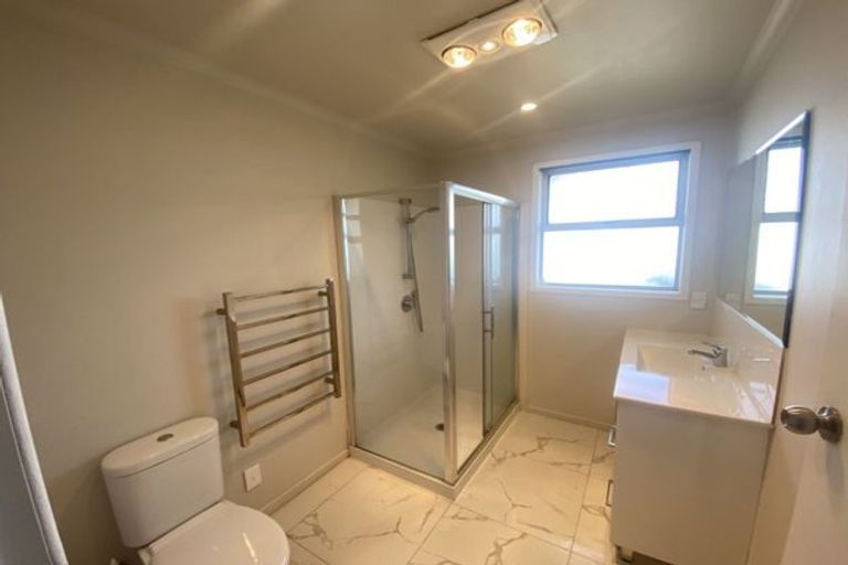 Photo of property in 18 Fairway Avenue, Red Beach, 0932