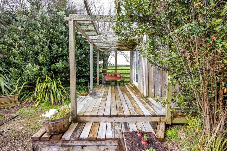 Photo of property in 150 Wirihana Road, Hawera, 4674