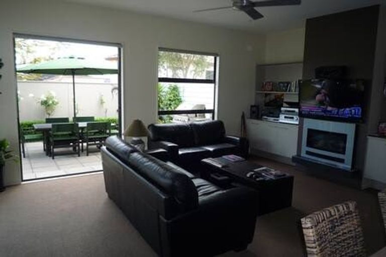 Photo of property in 1/40 Scarlet Oak Drive, Schnapper Rock, Auckland, 0632