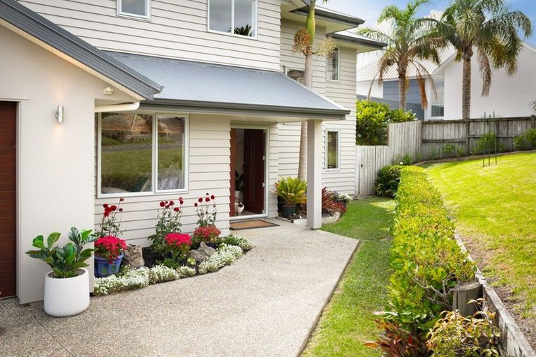 Photo of property in 13 Rangi Avenue, Schnapper Rock, Auckland, 0632