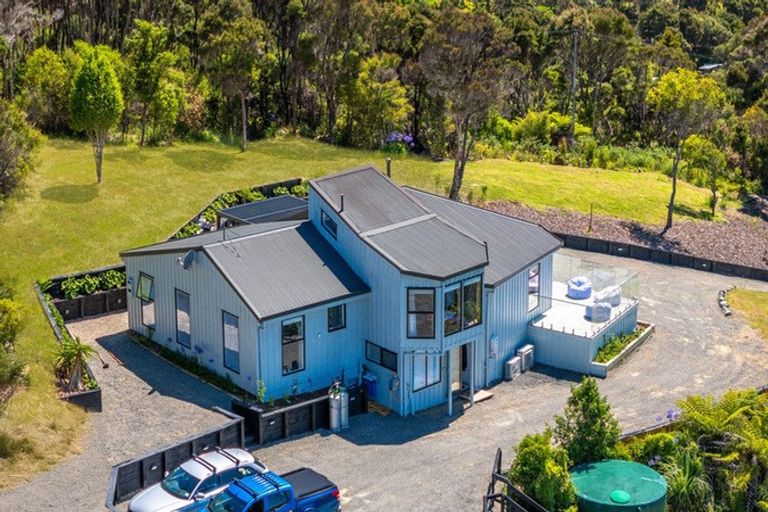 Photo of property in 77 Te Wahapu Road, Russell, 0272