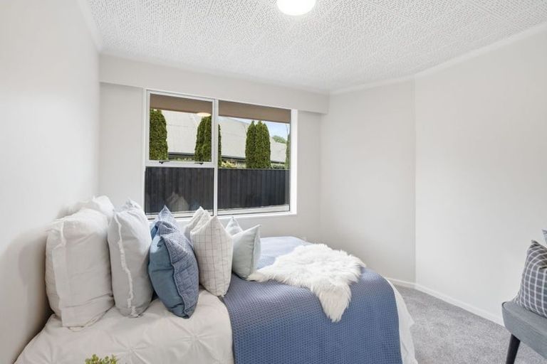 Photo of property in 76 Avonhead Road, Avonhead, Christchurch, 8042