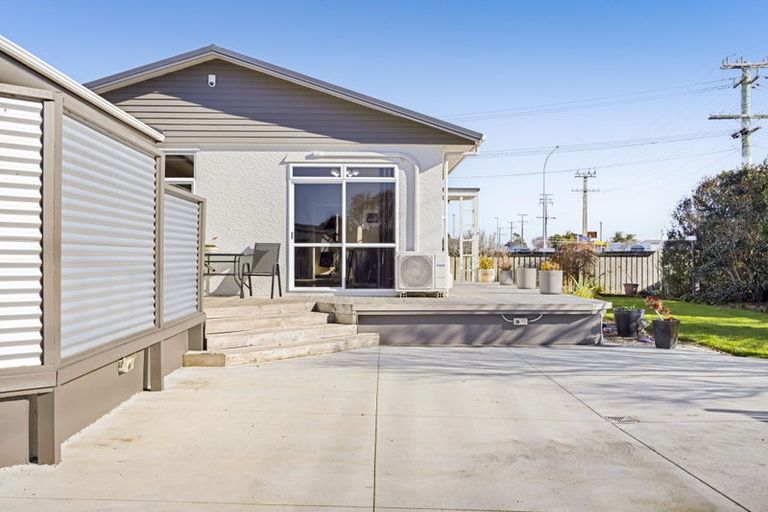 Photo of property in 114 Glover Road, Hawera, 4610