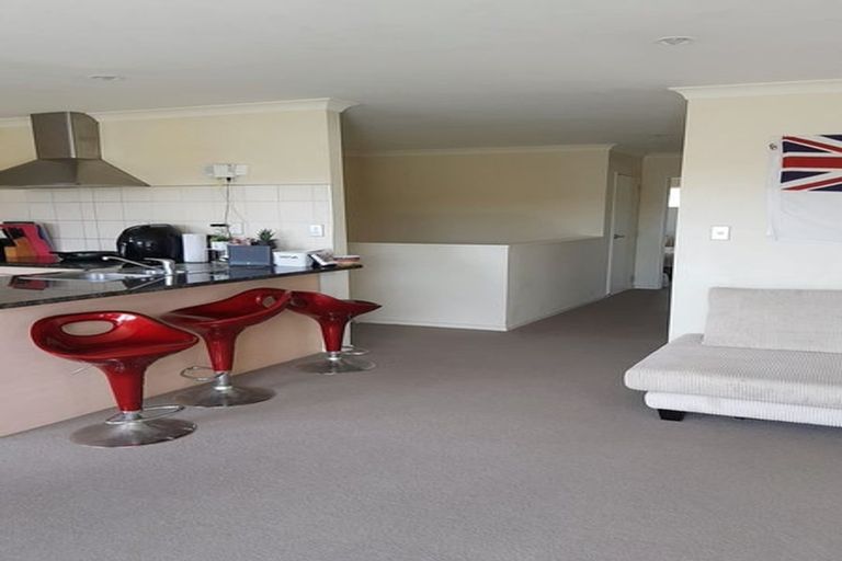Photo of property in 16 Kauri Glen Road, Northcote, Auckland, 0627