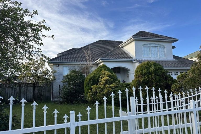 Photo of property in 41 Corta Bella Place, Golflands, Auckland, 2013