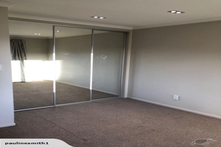 Photo of property in 25 Darren Crescent, Half Moon Bay, Auckland, 2012