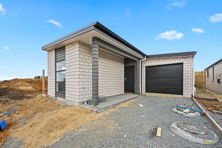 Photo of property in 27 Waruhia Crescent, Rototuna North, 3281