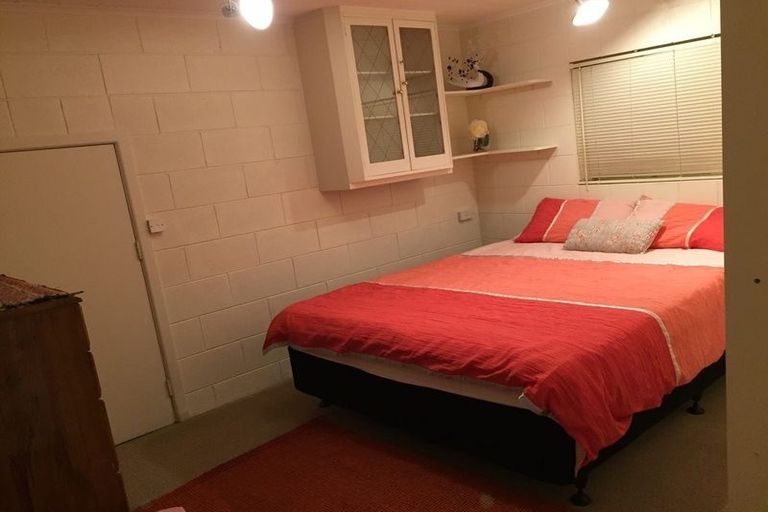 Photo of property in 2/1004 East Coast Road, Northcross, Auckland, 0630