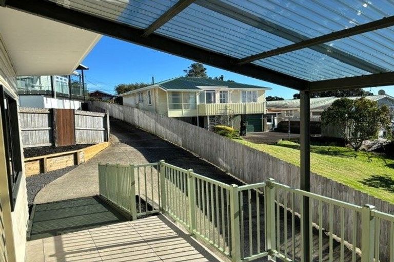 Photo of property in 67a Birkdale Road, Birkdale, Auckland, 0626