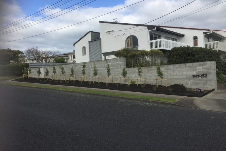 Photo of property in 2/19 Westwell Road, Belmont, Auckland, 0622