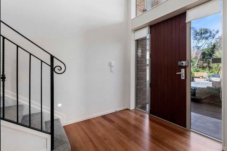 Photo of property in 12 Bur Oak Terrace, Schnapper Rock, Auckland, 0632