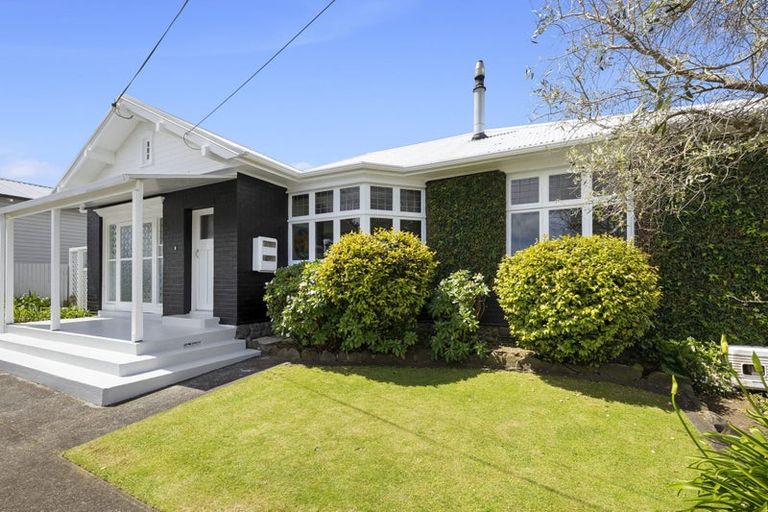 Photo of property in 9 Henui Street, Strandon, New Plymouth, 4312