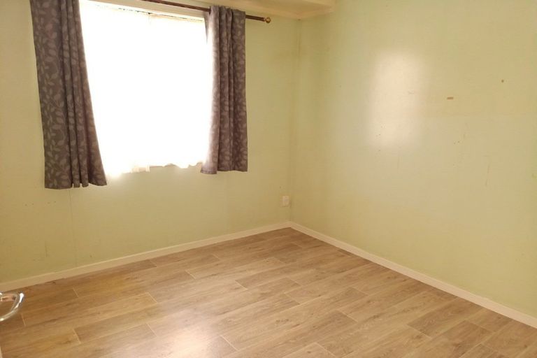 Photo of property in 18 Dungarvon Place, Clendon Park, Auckland, 2103