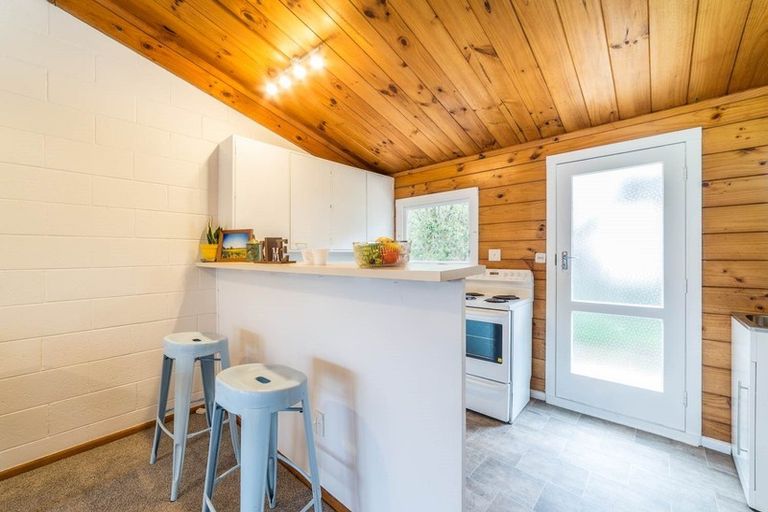 Photo of property in 2/15 Selwyn Crescent, Forrest Hill, Auckland, 0620