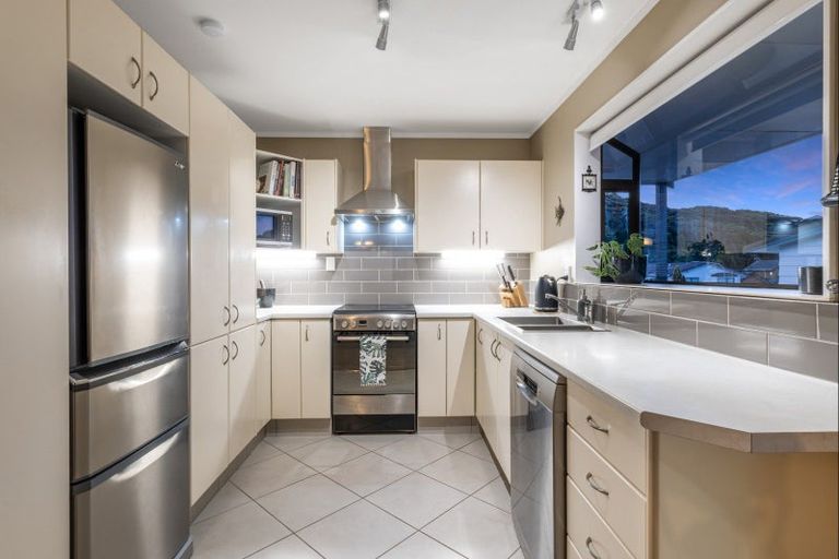 Photo of property in 61 Albatross Close, Whitby, Porirua, 5024