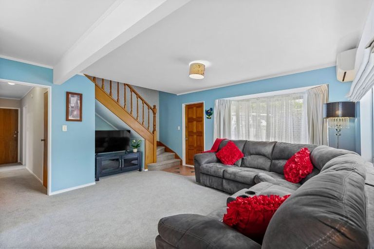 Photo of property in 2/30 Lagoon Way, West Harbour, Auckland, 0618