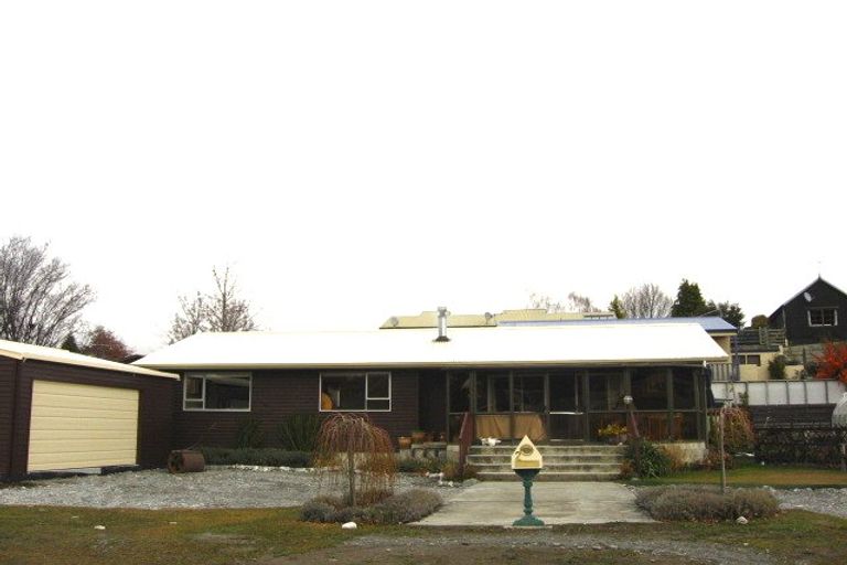 Photo of property in 2 Reid Crescent, Arrowtown, 9302