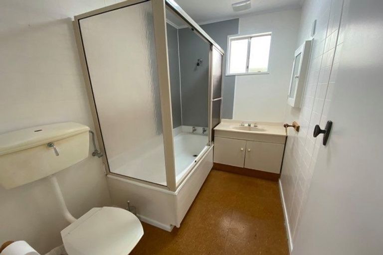 Photo of property in 16 Queens Road, Waikanae Beach, Waikanae, 5036