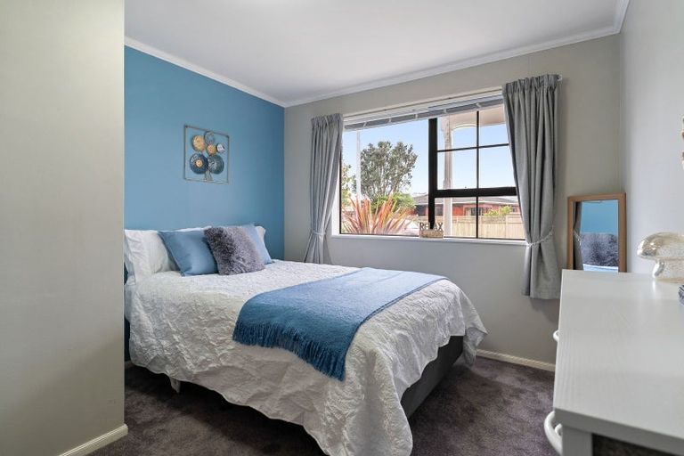 Photo of property in 16 Ordley Grove, Tawa, Wellington, 5028