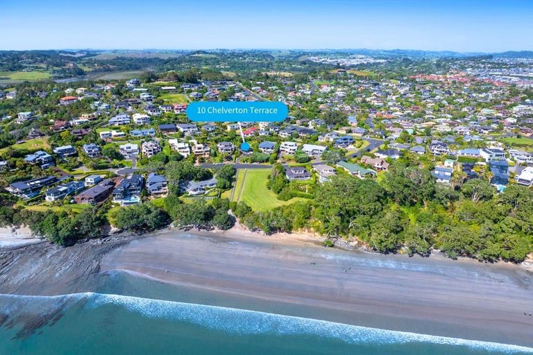 Photo of property in 10 Chelverton Terrace, Red Beach, 0932