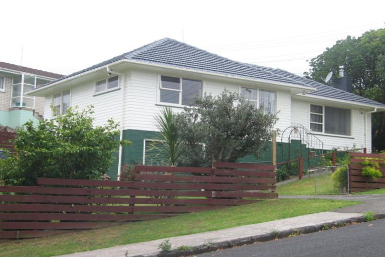 Photo of property in 1 Blenheim Street, Glenfield, Auckland, 0629