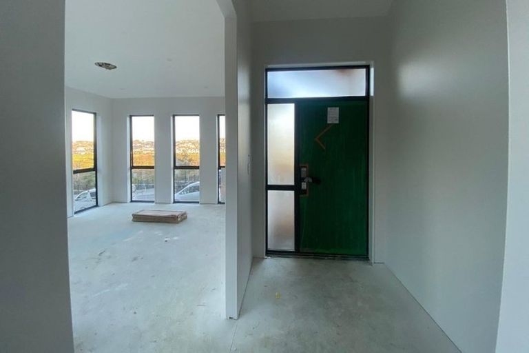 Photo of property in 152 Arran Point Parade, Orewa, 0931