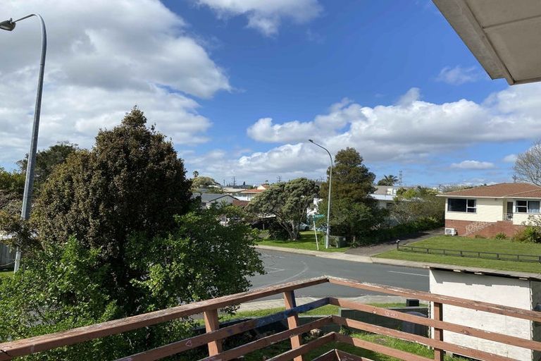 Photo of property in 111 Farquhar Road, Glendene, Auckland, 0602