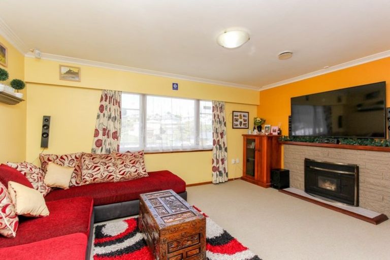 Photo of property in 16 Kenmore Street, Westown, New Plymouth, 4310