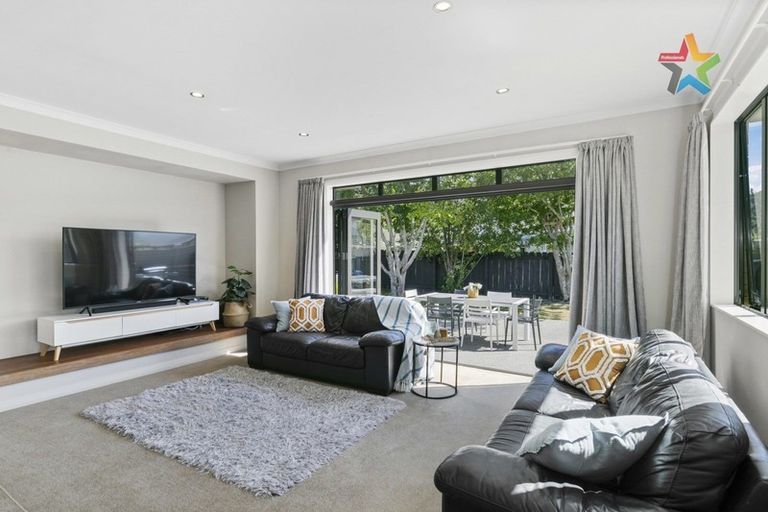 Photo of property in 289 Stokes Valley Road, Stokes Valley, Lower Hutt, 5019