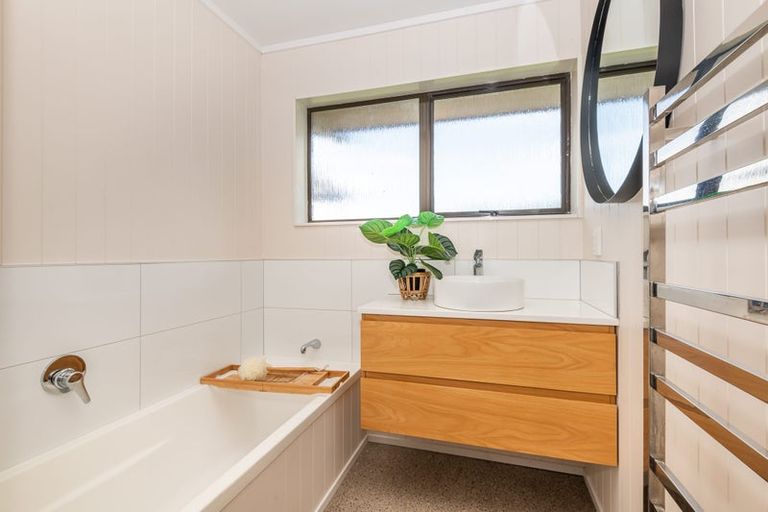 Photo of property in 49 Grand Vue Road, Kawaha Point, Rotorua, 3010