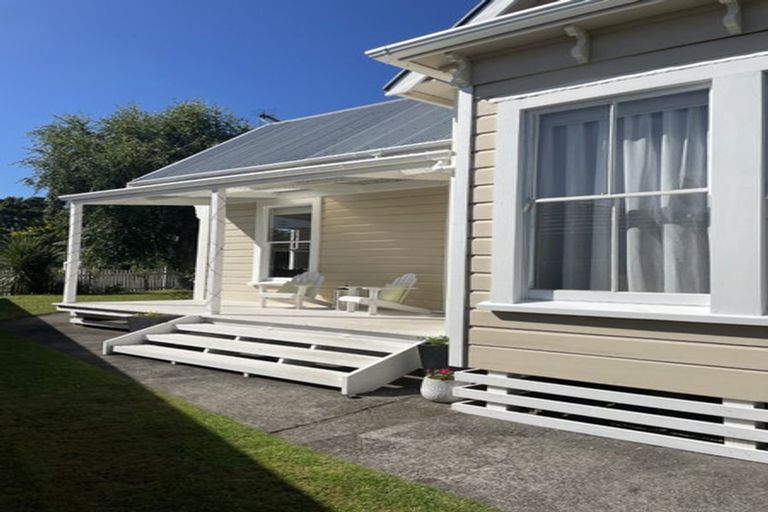 Photo of property in 4 Handley Place, Glen Avon, New Plymouth, 4312