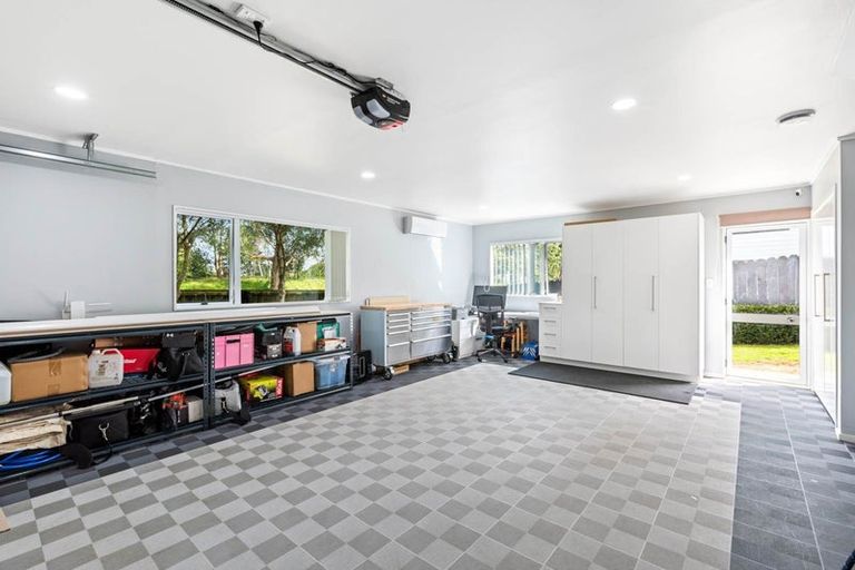 Photo of property in 2/21 Lochend Place, Highland Park, Auckland, 2010