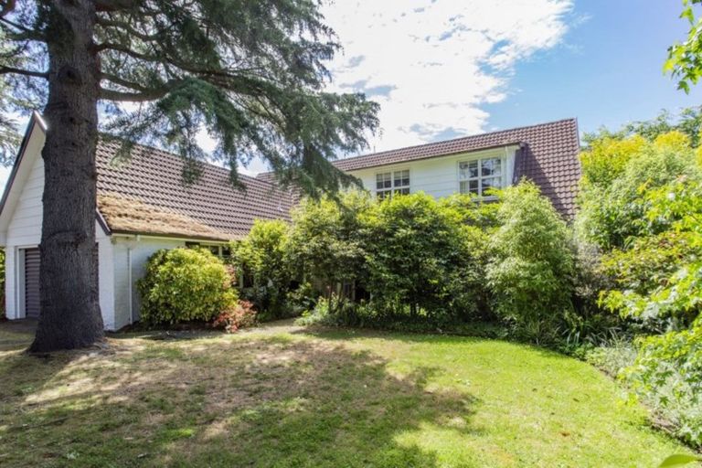 Photo of property in 10 Dunrobin Place, Avonhead, Christchurch, 8042