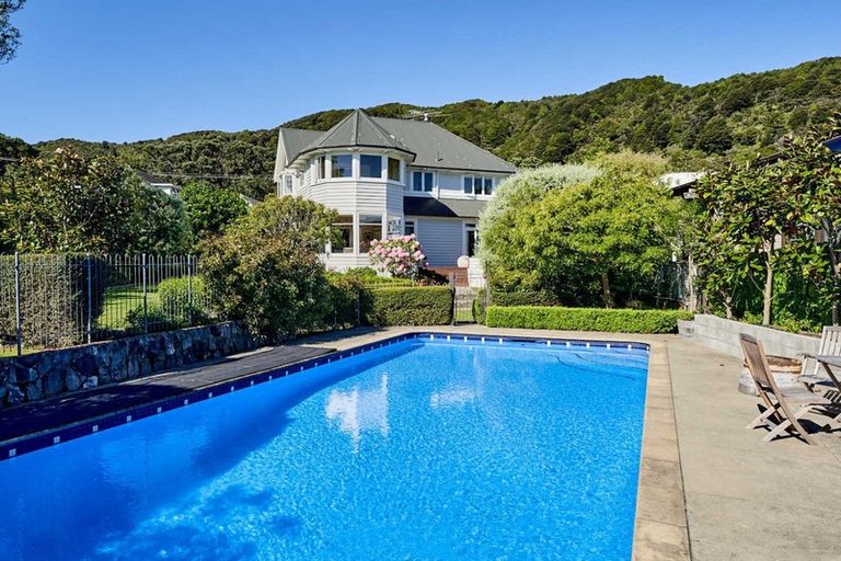 Photo of property in 3 Dillon Street, Lowry Bay, Lower Hutt, 5013