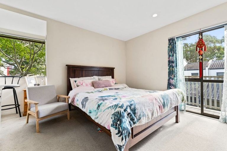 Photo of property in 1 Sun Place, Henderson, Auckland, 0612