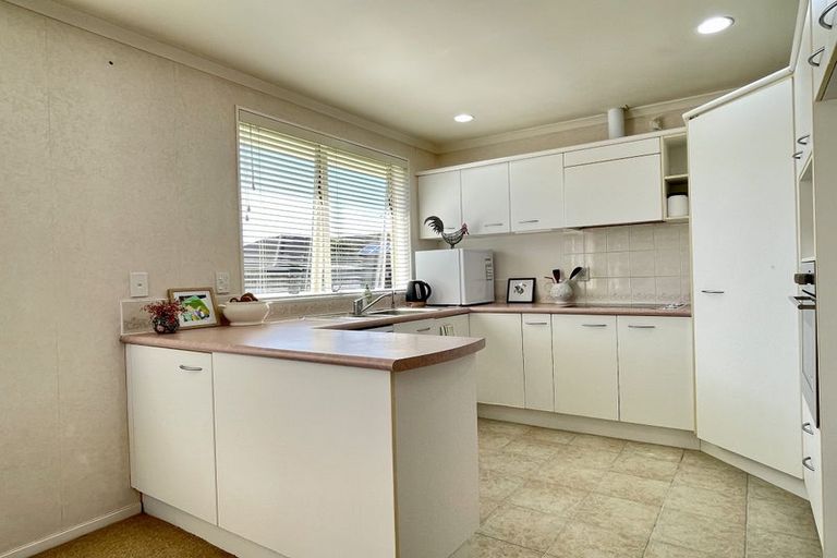 Photo of property in 41 Fernbrook Close, Burswood, Auckland, 2013