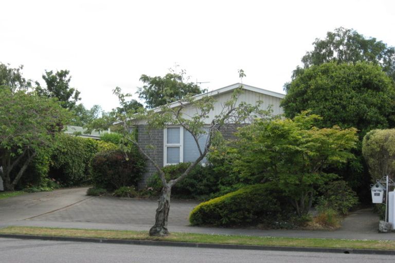 Photo of property in 124 Kendal Avenue, Burnside, Christchurch, 8053